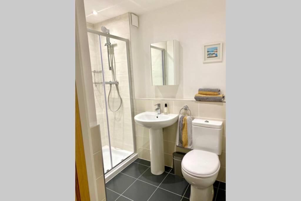 Beautiful 2 Bedroom, 2 Bathroom Flat With Parking. Pitlochry Exterior foto